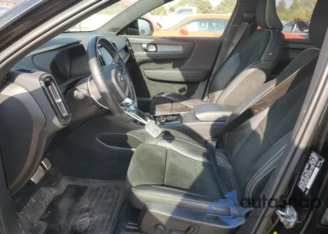 2021 Volvo Xc40 Recharge z USA, uszkodzony, nr VIN YV4ED3UR0M2542288